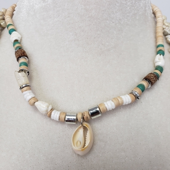 VINTAGE Puka Shell Necklaces Set of 3 - Picture 4 of 6